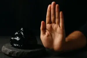 Découvrez nos tests, nos avis, codes promos et nos conseils pour choisir le meilleur Shilajit qui vous aidera à atteindre vos objectifs